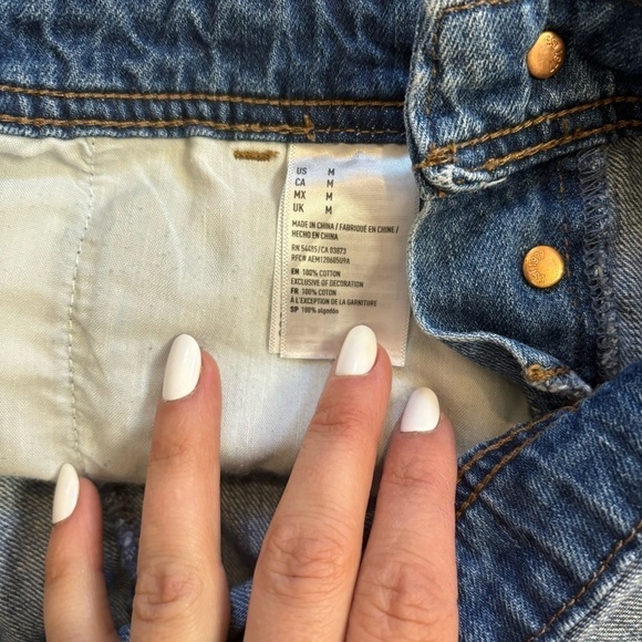 American Eagle Short Distressed Overalls Women’s Medium Blue Jeans Beach Summer - Picture 12 of 13